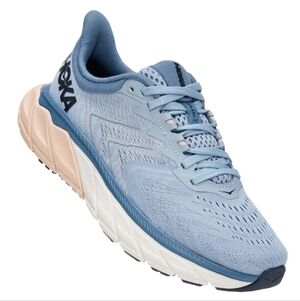 HOKA One W Arahi 5. Size 9D. Light Baby blue BFPB Blu Fog.